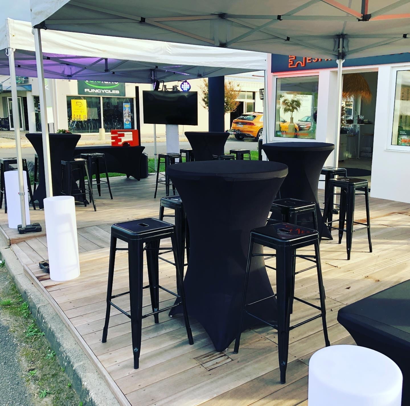Location Mange Debout Housse Noire Sr Evenements 2