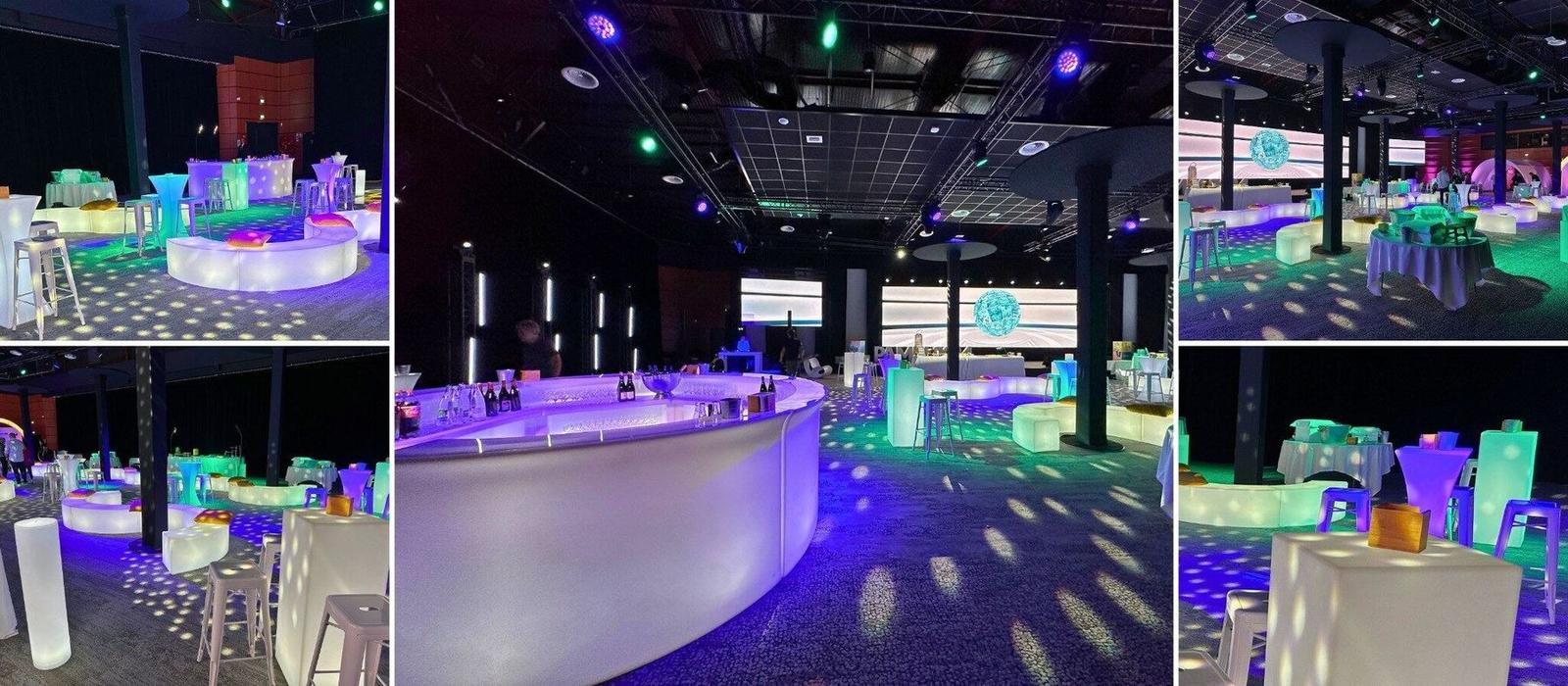 Grand espace événementiel aménagé avec du mobilier lumineux SR Événements