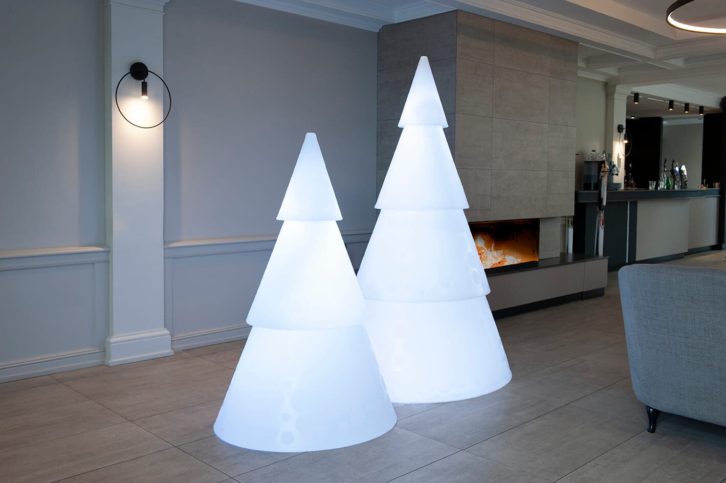 Deux sapins lumineux Modulo blancs