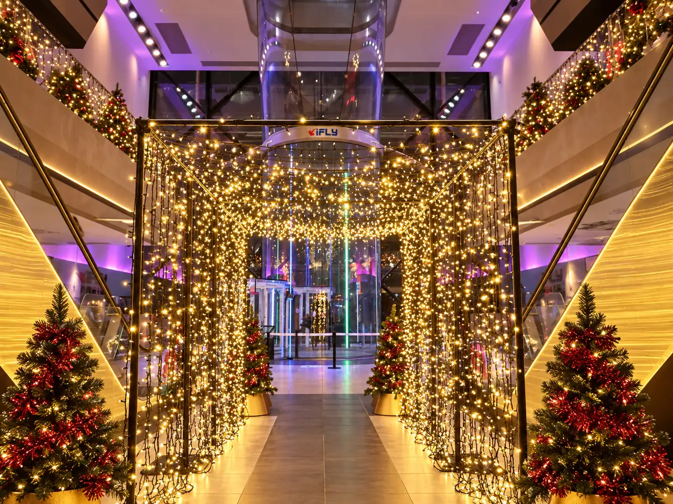 Tunnel lumineux de Noël en intérieur